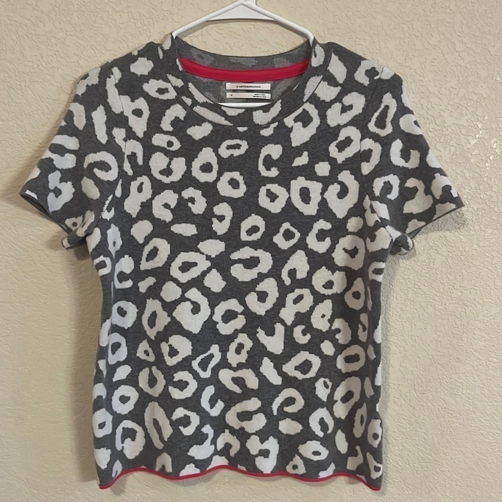 ANTHROPOLOGIE Gray & White Cheetah Print Short Sleeve Sweater size S